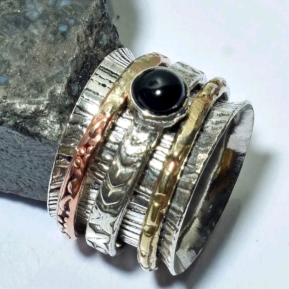 Jewelry - STERLING SILVER BLACK ONYX SPINNER RING